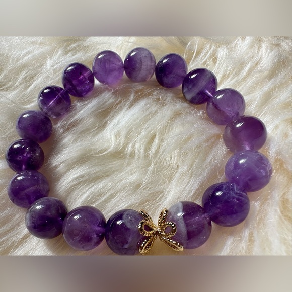 100% Natural lavender amethyst bead stretch bracelet 10mm/ 14k gold filled - Picture 3 of 7